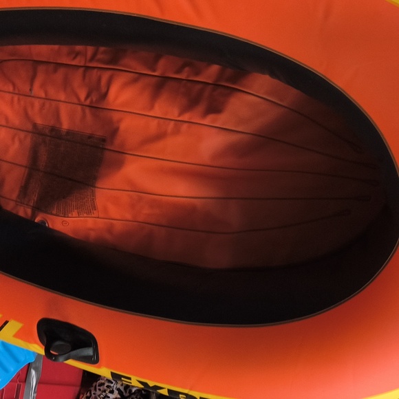 Blow up raft - Picture 1 of 3